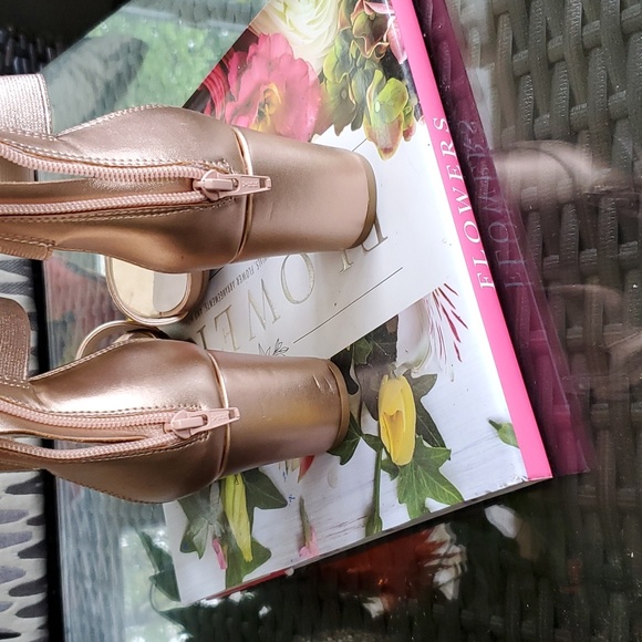 WHITE MOUNTAIN BRONZE SANDALS - Picture 3 of 4